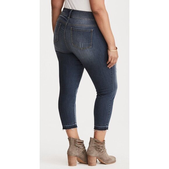 Torrid Premium Stretch Cropped Jeggings - Dark Wash with Destruction and Frayed - Picture 4 of 4